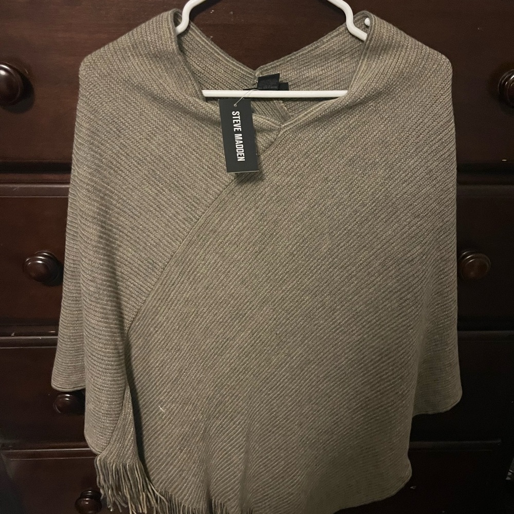 Steve Madden poncho new with tags color gray.